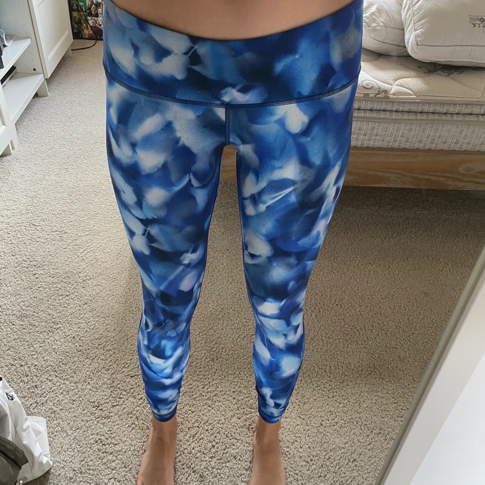 Lululemon Tie Dye blue Wunder Under Leggings, 6 - Picture 2 of 5